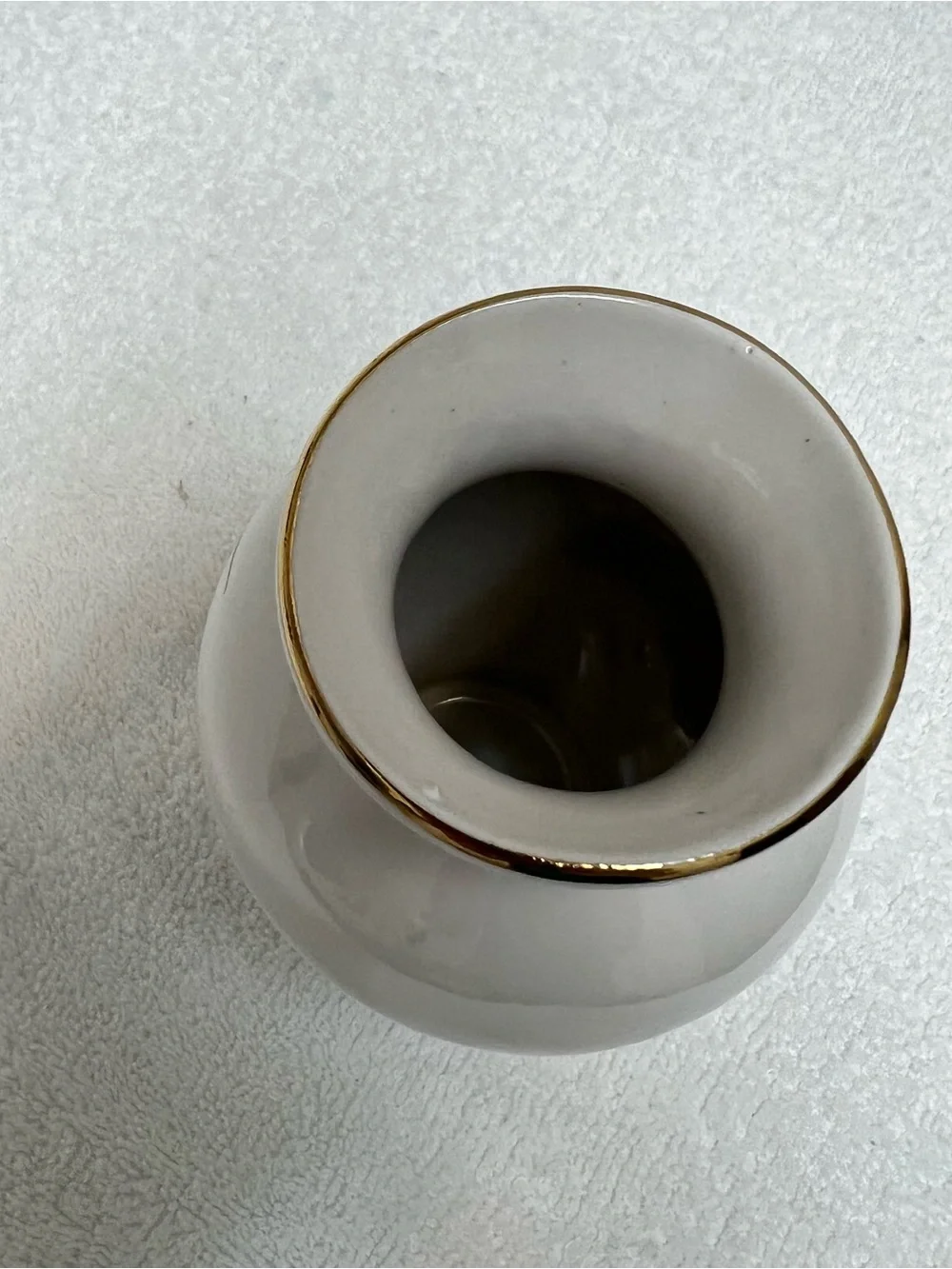 Vintage Floral Lilly Decorated Gold Color White Vase